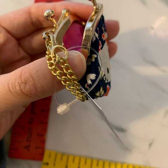 Vintage 2000 Hello Kitty Mini chain purse Made in Japan - Picture 9 of 10